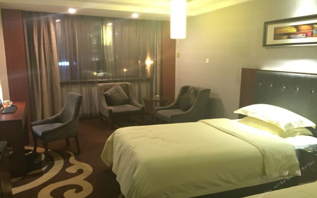 Yannian Tietong Hotel (Hehua Road Metro Station)