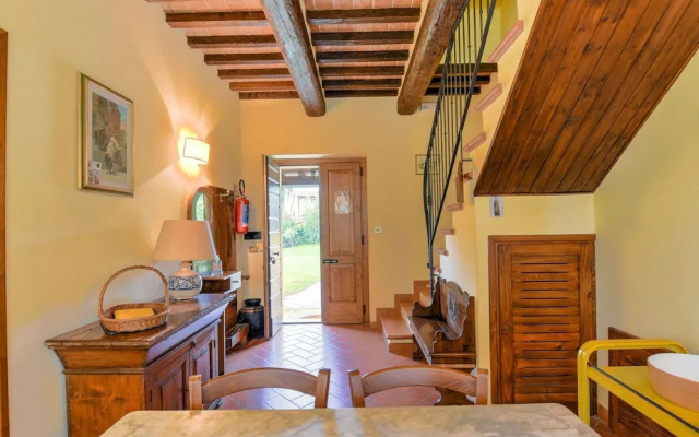 Scenic Stay in Restored Retreat