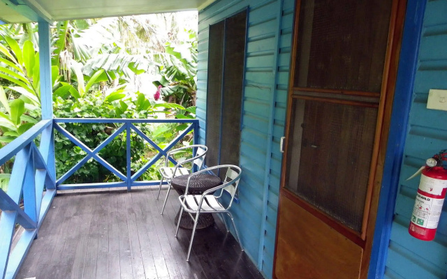 Ratu Kini Backpackers & Dive Resort