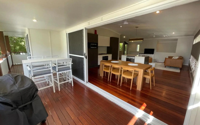 Banksia Beach House