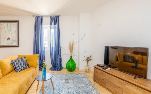 Beautiful Home in Divsici With Wifi and 4 Bedrooms