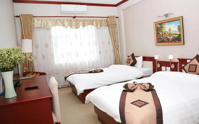 Hoa Nam Hotel
