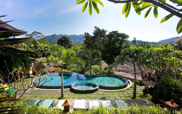Bukit Temawang - Villa and Farm with Mt. Agung View