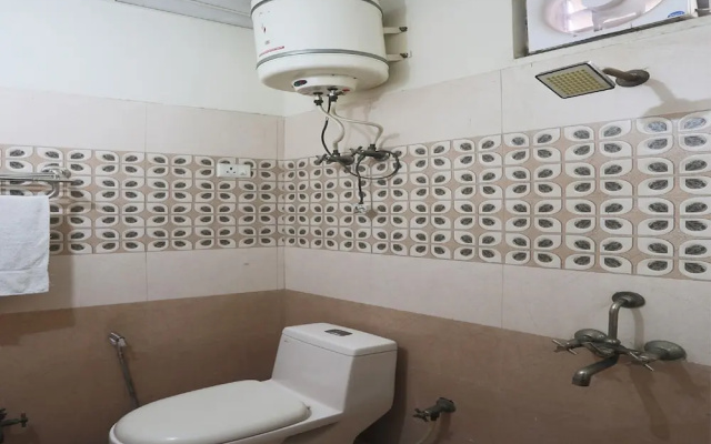 OYO 19664 Aman Hotel