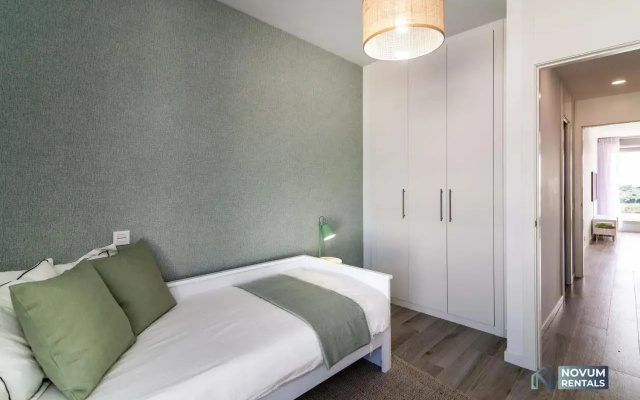 Newly Built 3-BDRM Luxury Apt w/ Stunning Sea Views