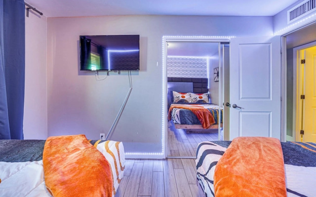 Poolside Nights & Neon Vibes! Scottsdale Escape