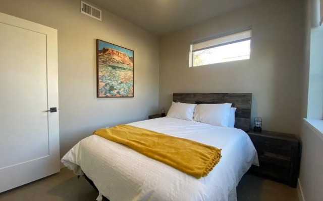 Urban Townhome near Old Town, Breweries, & River!