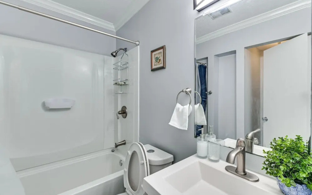 7 Mi to Louisville: Family-friendly Jefferson Home