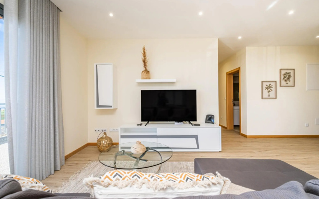 Canhas Residence I by Homie