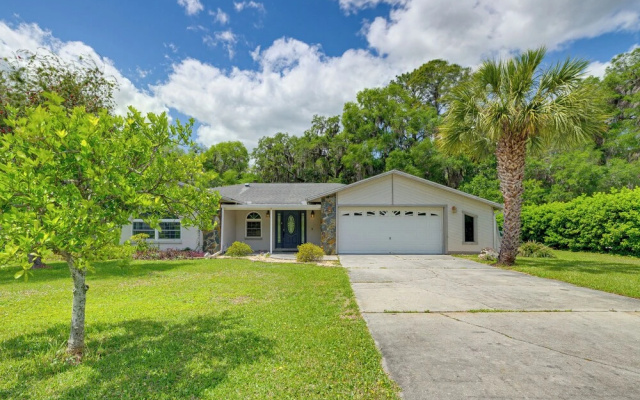Waterfront Deck & Private Dock! Rainbow River Home