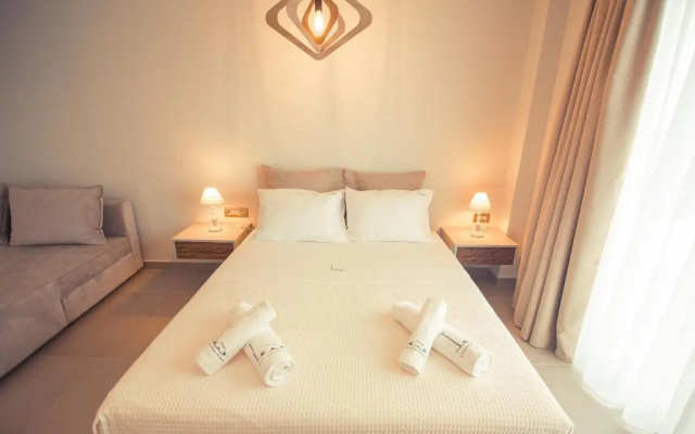 IO Luxury Pool & Hot Tub Suites