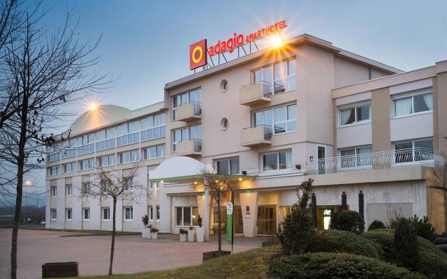 Отель Aparthotel Adagio Genève Saint Genis Pouilly Франция, Туари - отзывы, цены и фото номеров - забронировать отель Aparthotel Adagio Genève Saint Genis Pouilly онлайн вид на фасад