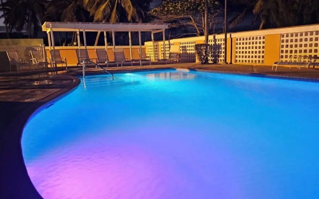 Beach condo with Pool and Ocean View