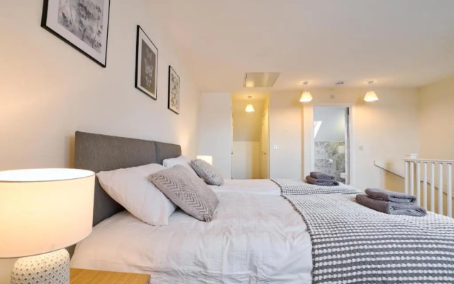 MODERN and SPACIOUS HOUSE CLOSE TO THE CITY CENTRE