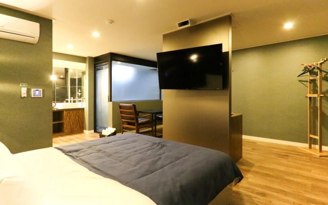 Louis Hotel