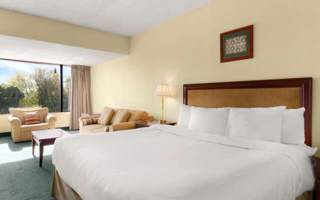 Strata Hotel