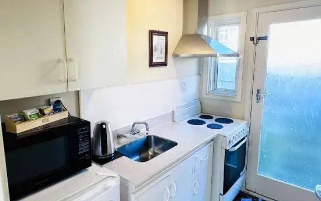 Merivale Court Large Studio-Unit 3