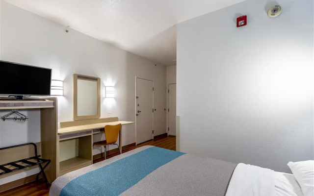 Motel 6 St Louis South