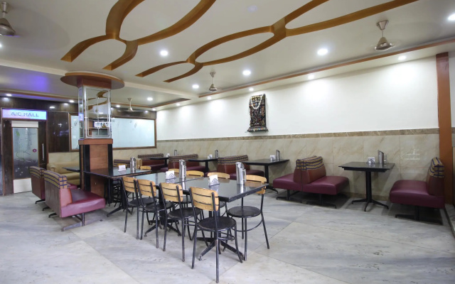 Hotel Kadamba Comforts