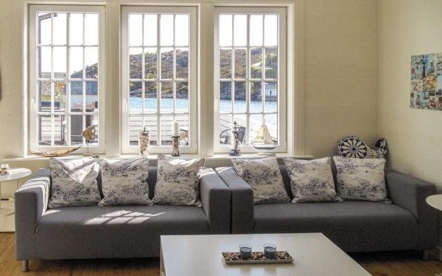 Beautiful Apartment in Steinsland With 4 Bedrooms and Wifi