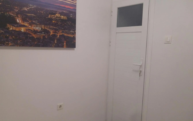 Renovated Studio with garden in heart of Athens
