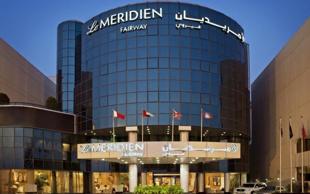 Отель Le Meridien Fairway Дубай вид на фасад