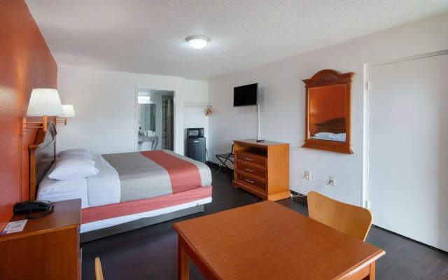 Motel 6 Montgomery, AL - Coliseum