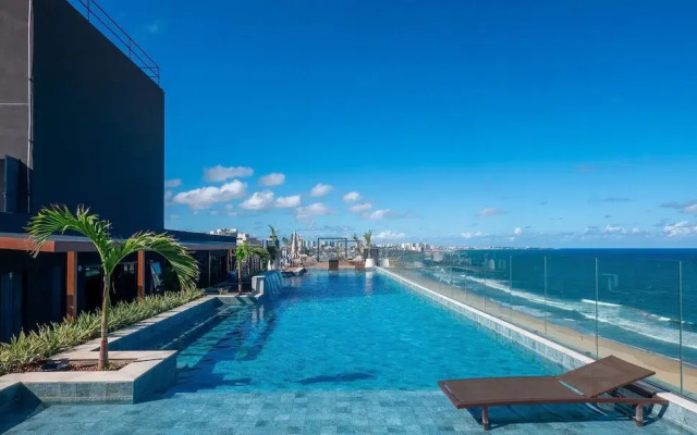 Beachfront Building With Pool and gym - Arus