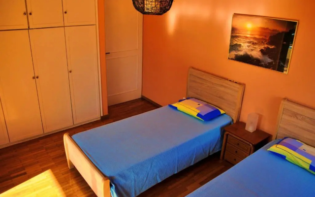 Sunny Beach Apartment Near Sounion