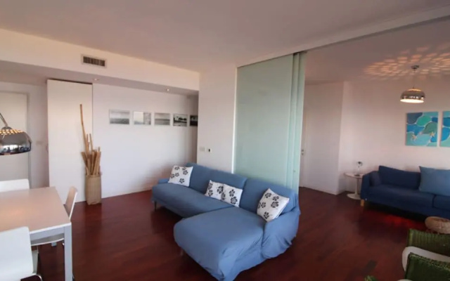 Spacious Apartment With sea View