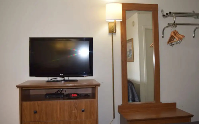 Value Inn Livonia