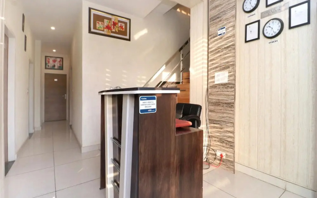 OYO 28142 Hotel Sharrytel