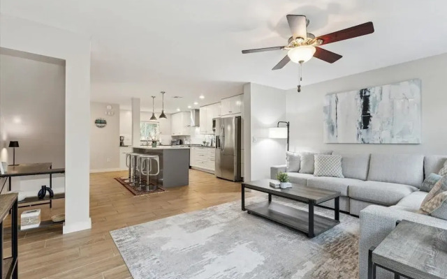 10 Colonial Drive