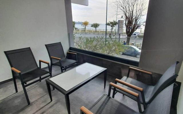 Adell Miramare Golden Loft