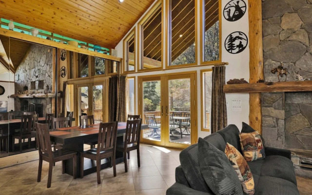 2597-the Village Timber Lodge
