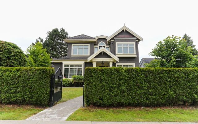 Отель Grand 4 BR Vacation House near Vancouver Downtown Канада, Ванкувер - отзывы, цены и фото номеров - забронировать отель Grand 4 BR Vacation House near Vancouver Downtown онлайн вид на фасад