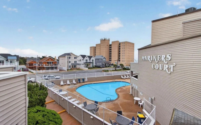 Mariners Court 206
