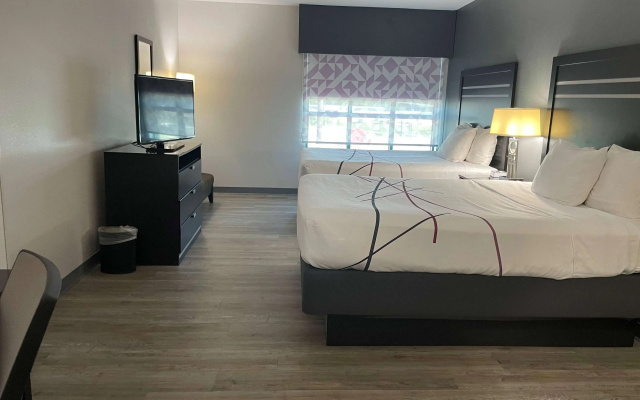 Отель La Quinta Inn & Suites by Wyndham Tulsa Midtown