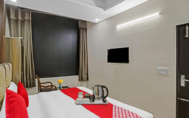 OYO Flagship 70247 Hotel Lavish