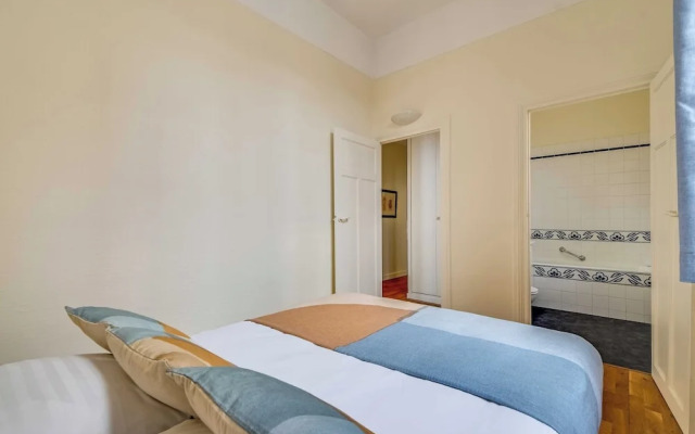 1bdr/2p Apt - Near Monceau et Arc de Triomphe
