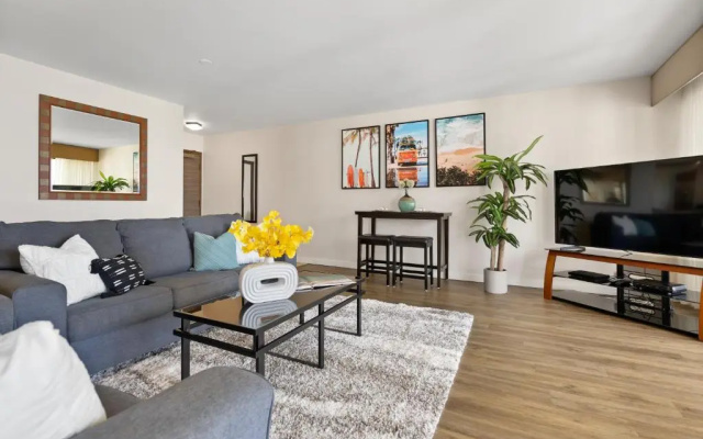 Spacious Waikiki Beach 2BR-Ocean View-Free Parking