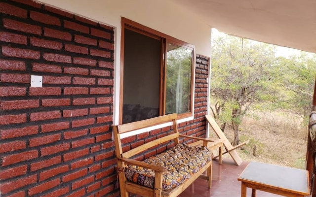 African Sunrise Lodge and Campsite