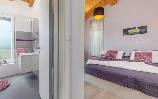 Awesome Home in Stinjan with Hot Tub, WiFi & 4 Bedrooms