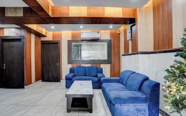 Fabhotel Ivory Loft