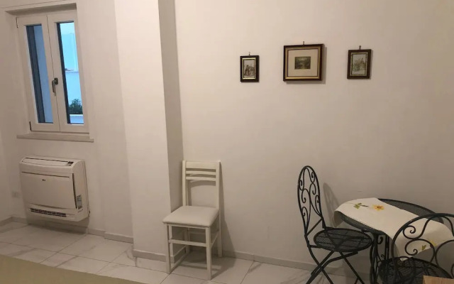 Room in Apartment - Two Flowers Guest House