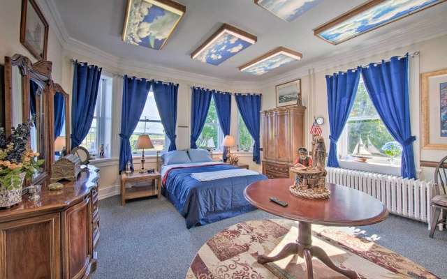 8 Mi to Hersheypark: Luxe Manor in Annville