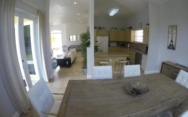 Aventura Home by Flatsaway