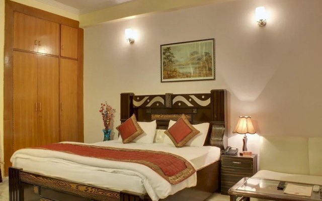 Fabhotel Ivy Inn