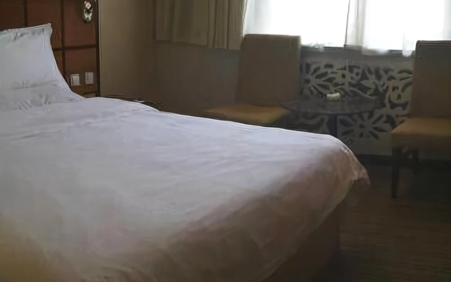 Pai Hotel (Puyang Daqing Road store)