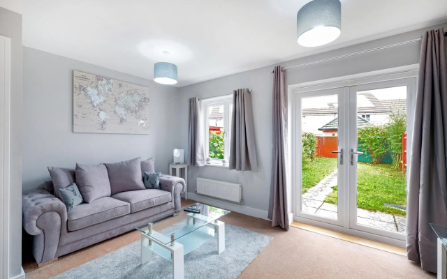 Heathrow Living Holywell Springs Serviced House